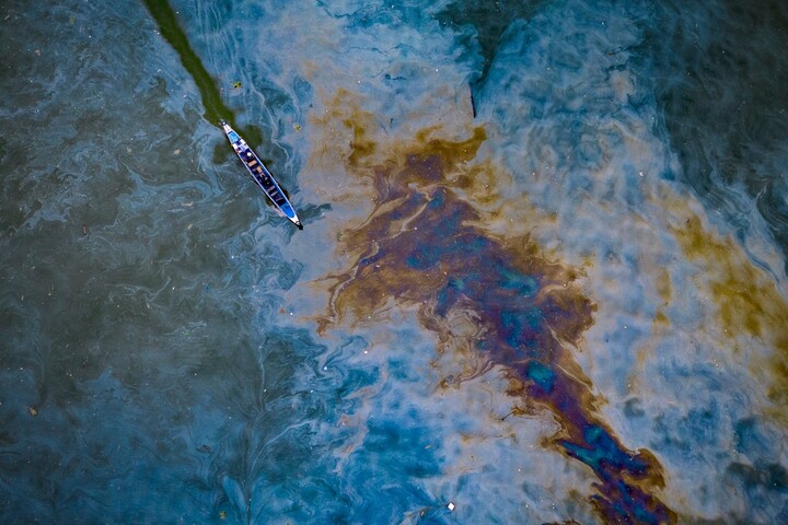 Pollution&nbsp;: du pétrole flotte sur l'océan sur 1,58 million de km2