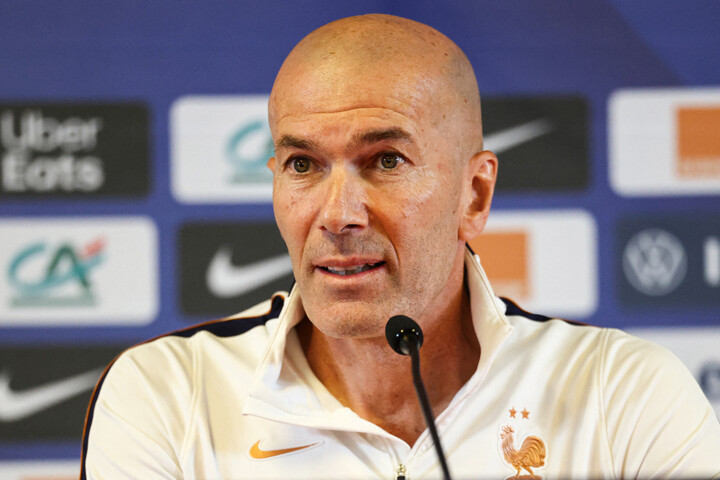 Zinédine Zidane sur le climat&nbsp;: prendre moins l'avion ou alléger les calendriers, «<small class="fine d-inline">&nbsp;</small>je ne pense pas qu'il faille rentrer là-dedans<small class="fine d-inline">&nbsp;</small>»